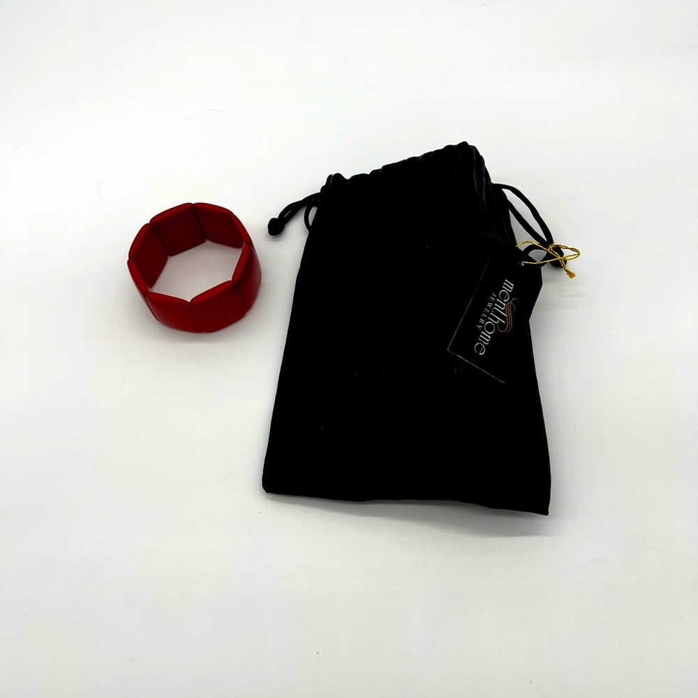 Menthols Resin stretch braclet.  Red.  0128